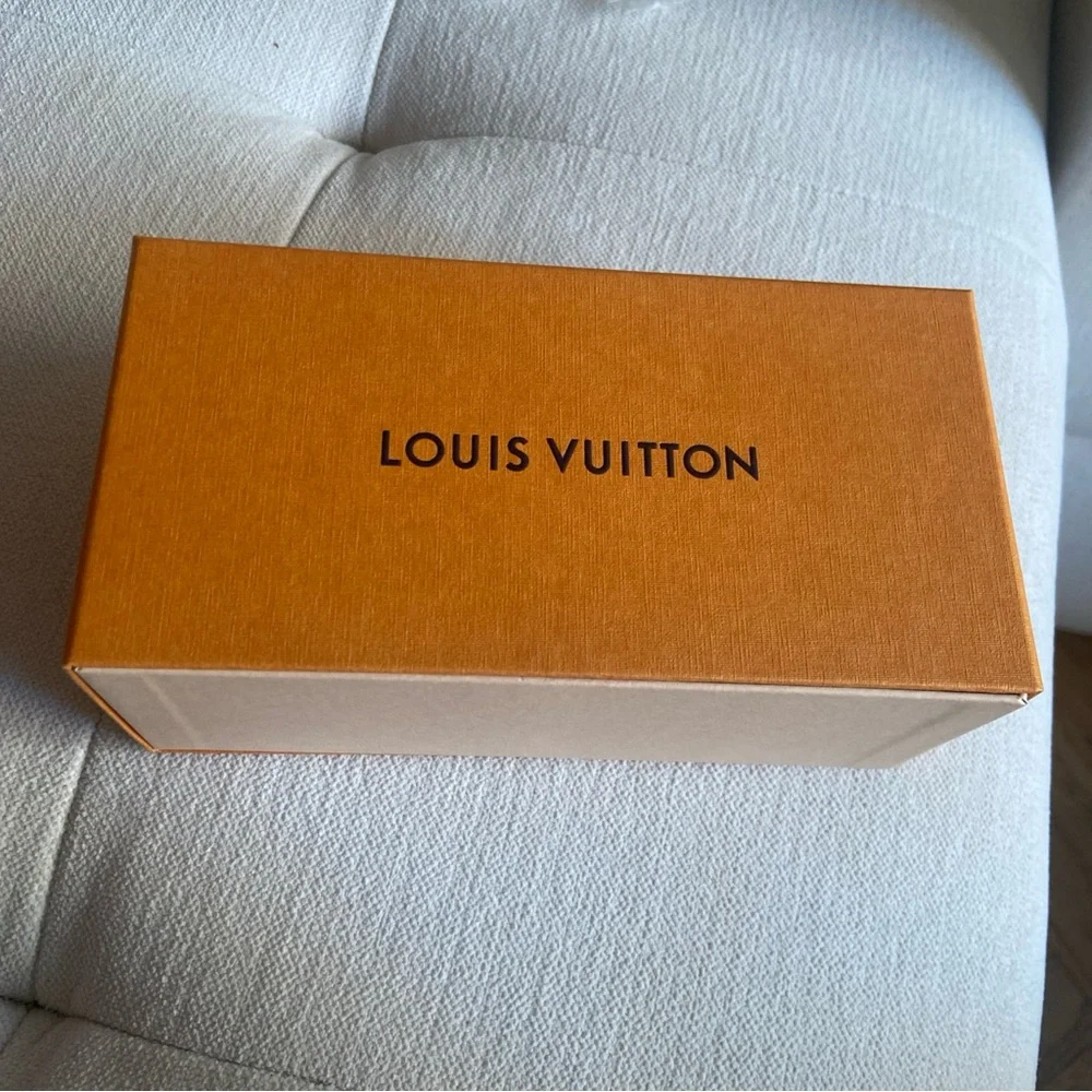 Louis Vuitton pull box new 7x2,85x3,6